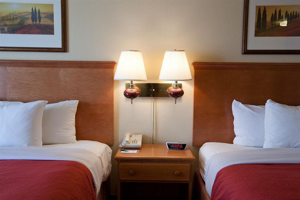 Country Inn & Suites By Radisson, Davenport, Ia Room photo